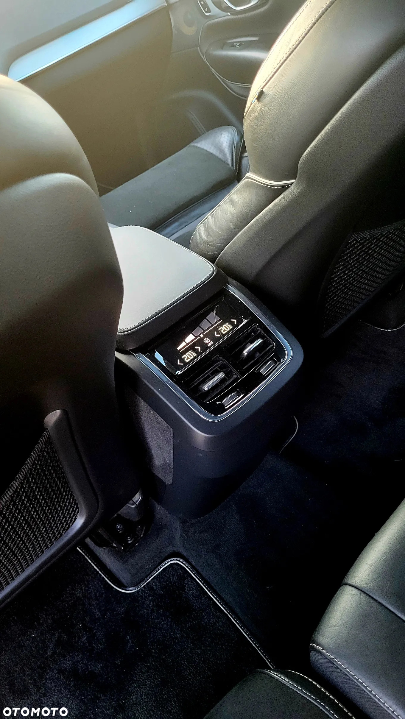 Volvo XC 90 T6 AWD R-Design 7os - 10