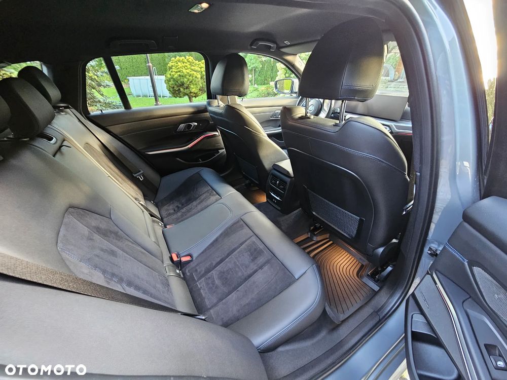BMW Seria 3 330i Touring - 7