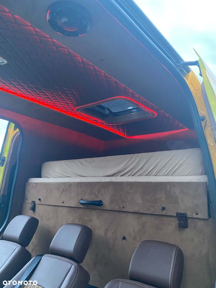 Mercedes-Benz Sprinter - 4
