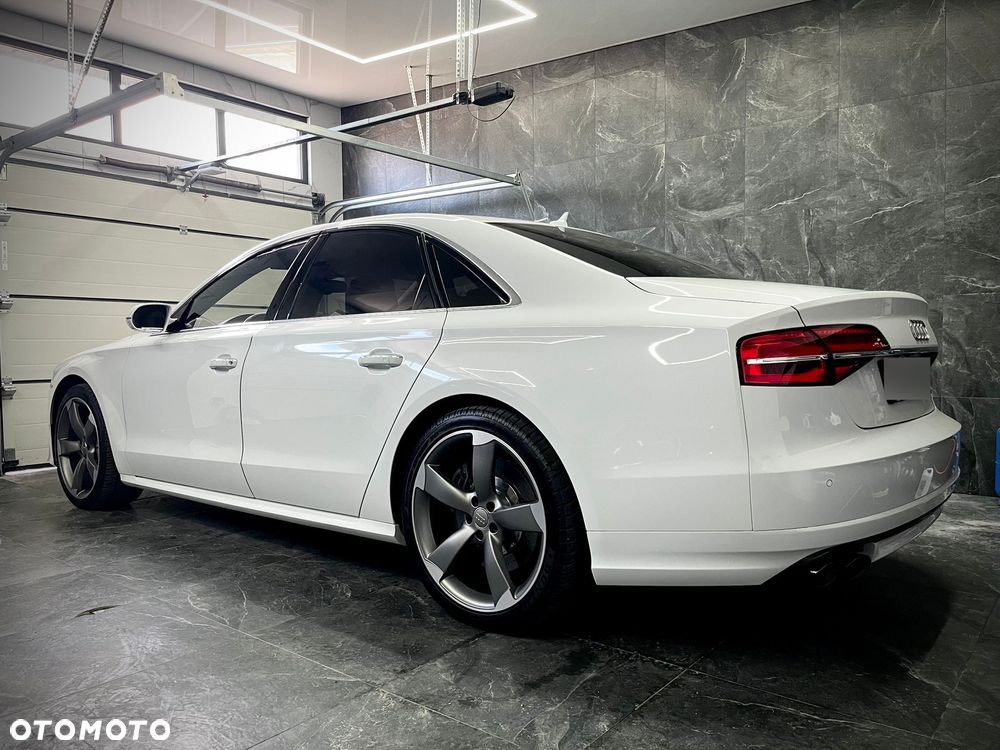 Audi A8 4.2 TDI DPF (clean diesel) quattro tiptronic - 11