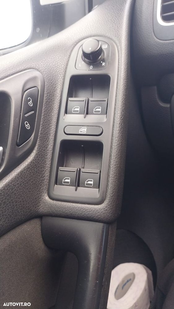 Volkswagen Golf 1.6 TDI DPF Trendline - 17