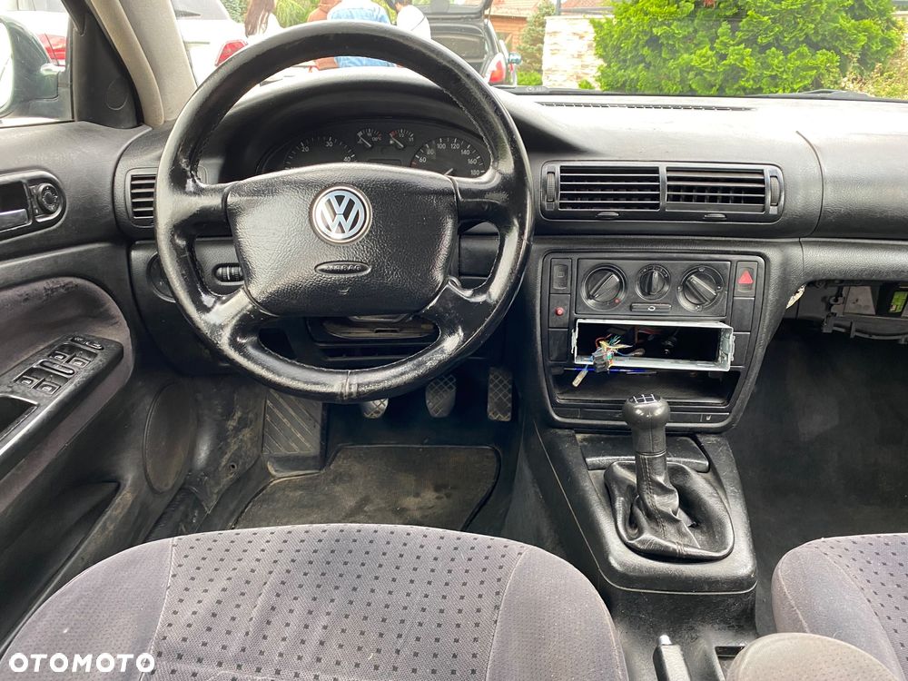 Volkswagen Passat 1.9 TDI Comfortline - 14