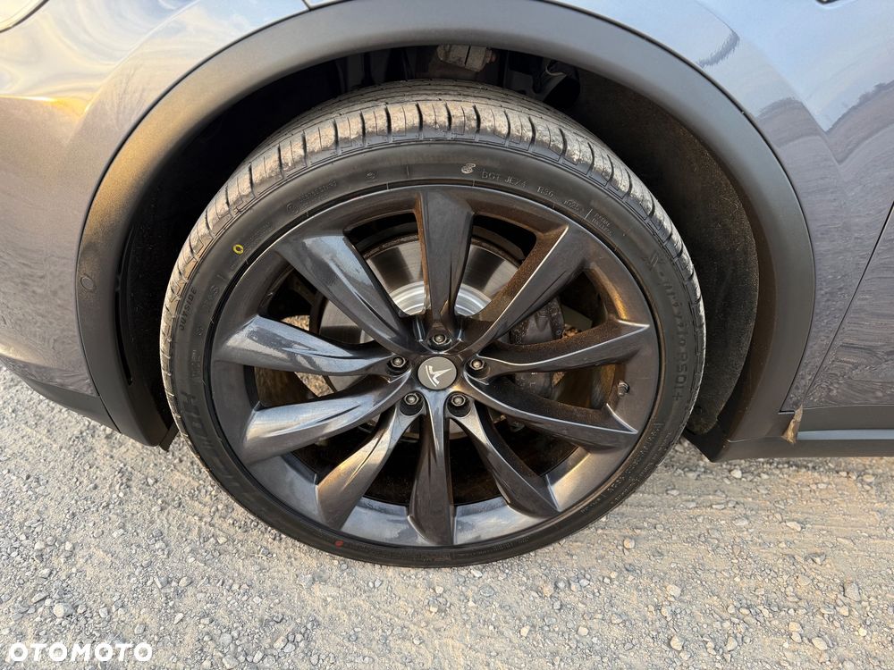 Tesla Model X - 33