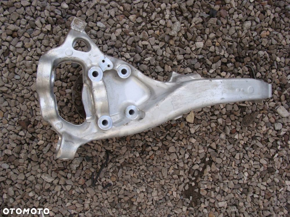 zwrotnica piasta lewa mercedes c-klasa w205 63amg 2054700 - 3