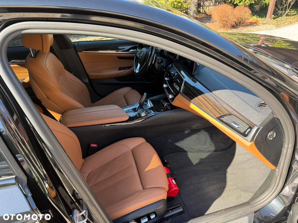 BMW Seria 5 530i xDrive Sport Line - 12