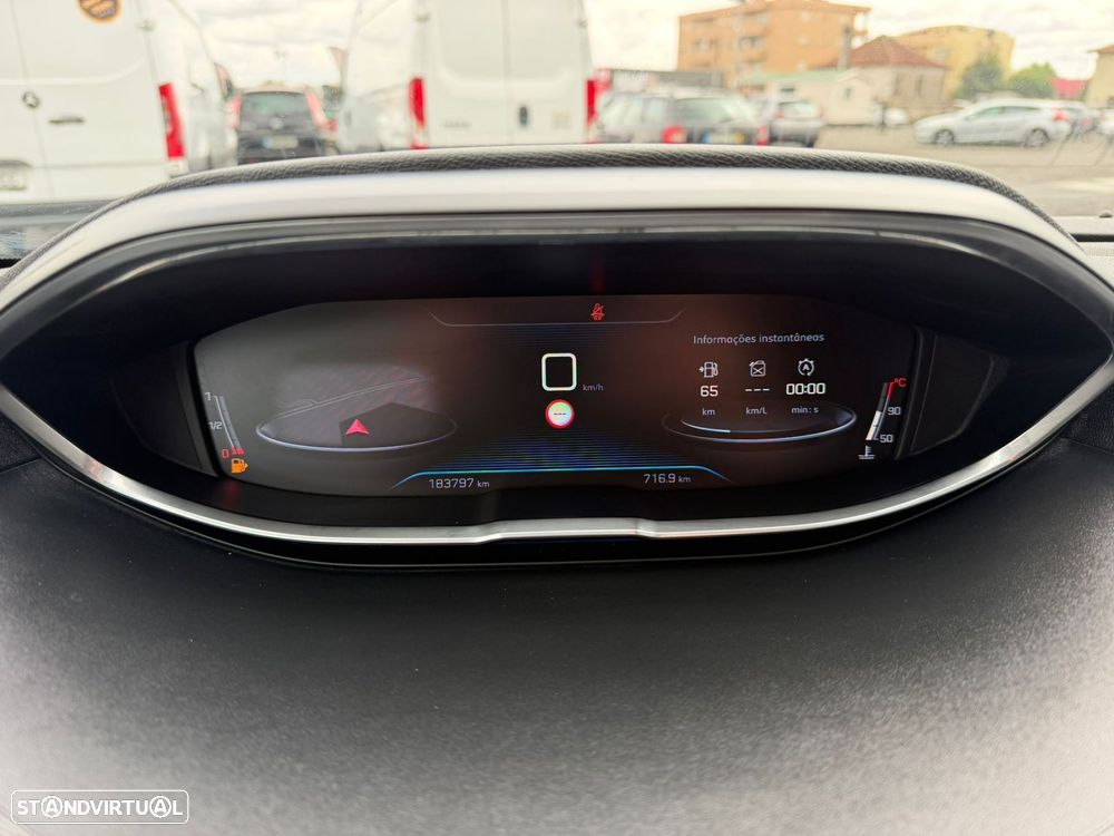 Peugeot 3008 1.2 PureTech Allure - 37