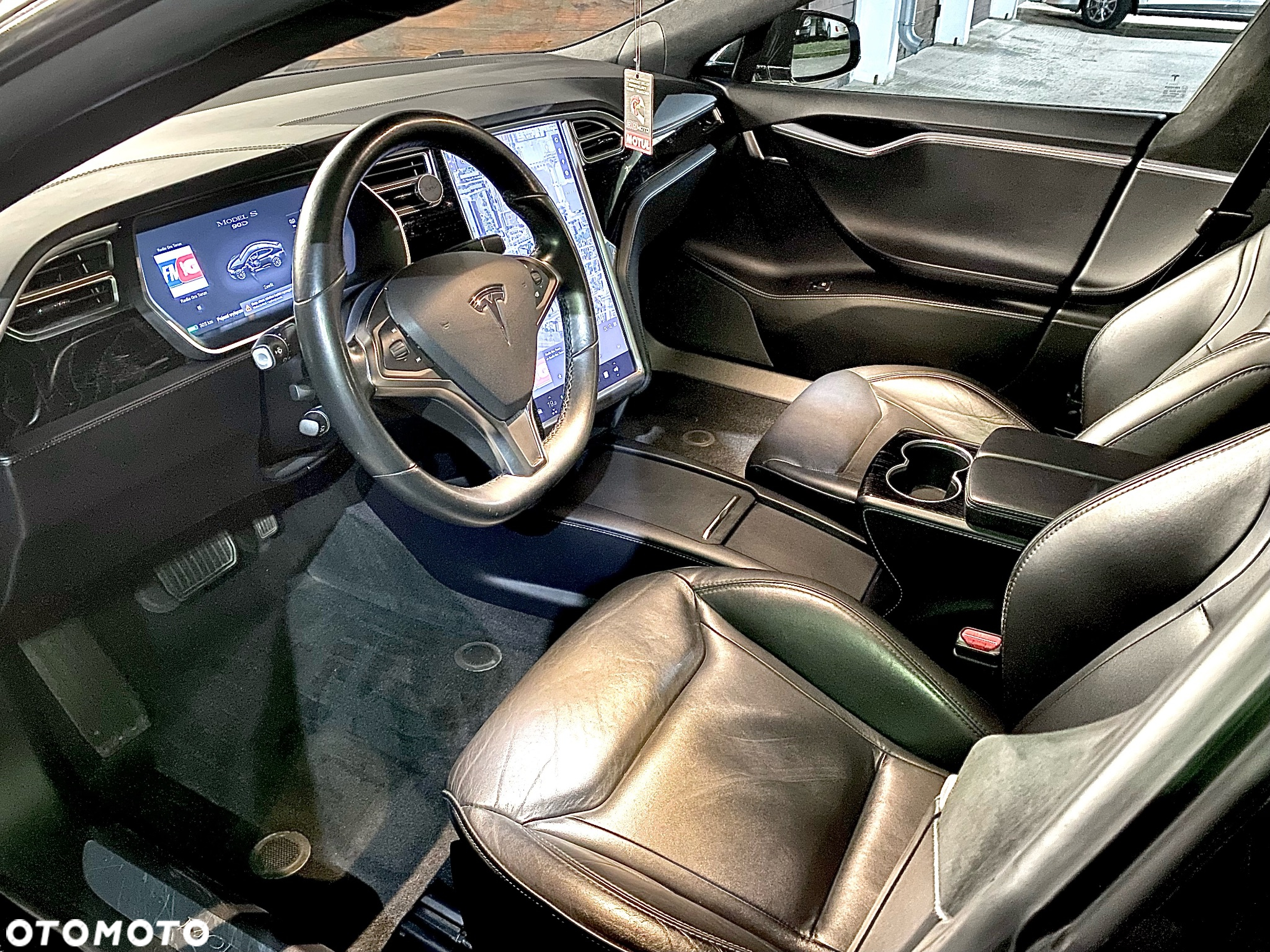 Tesla Model S - 3