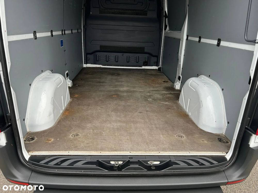 Mercedes-Benz Sprinter - 14
