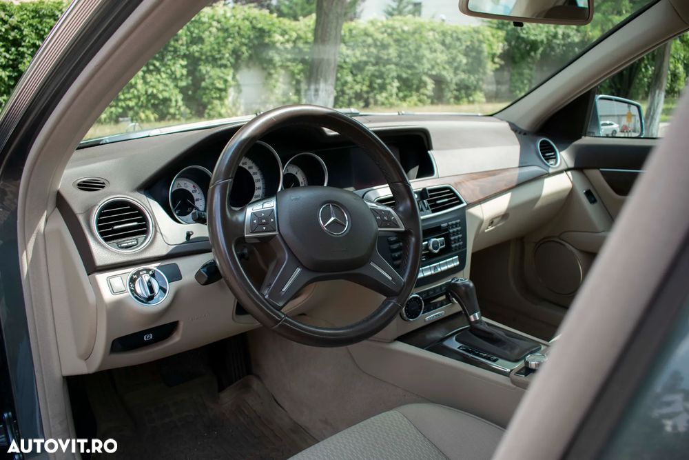 Mercedes-Benz C 200 CDI DPF Automatik BlueEFFICIENCY Elegance - 4