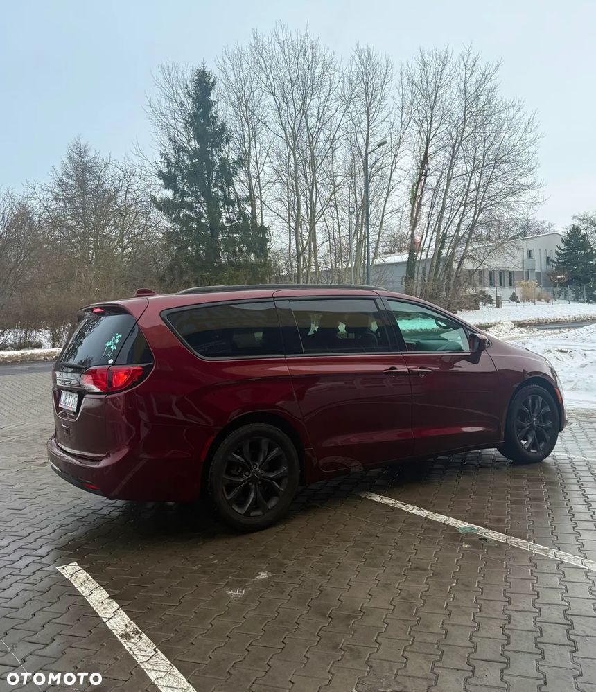 Chrysler Pacifica - 6