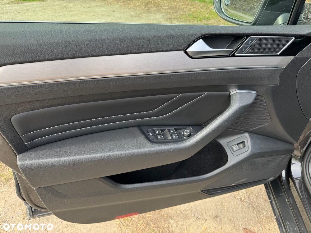 Volkswagen Passat 2.0 TDI EVO Elegance DSG - 20