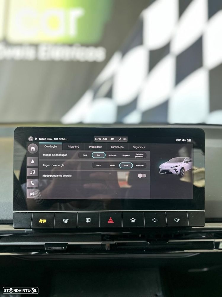 MG MG4 64 kWh Luxury - 19