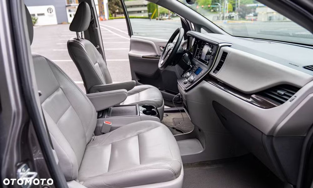 Toyota Sienna - 8