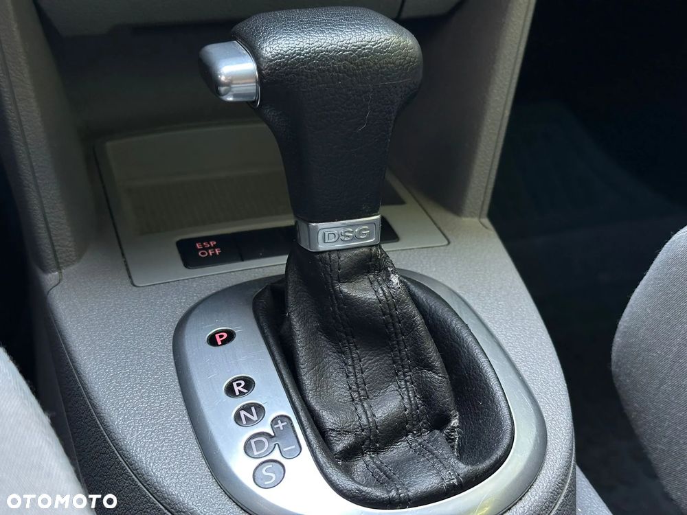 Volkswagen Touran 1.9 TDI DPF DSG Trendline - 16