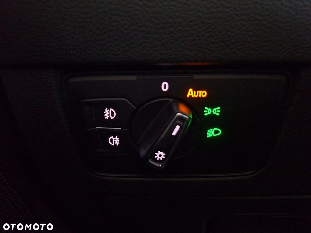 Volkswagen Passat - 36