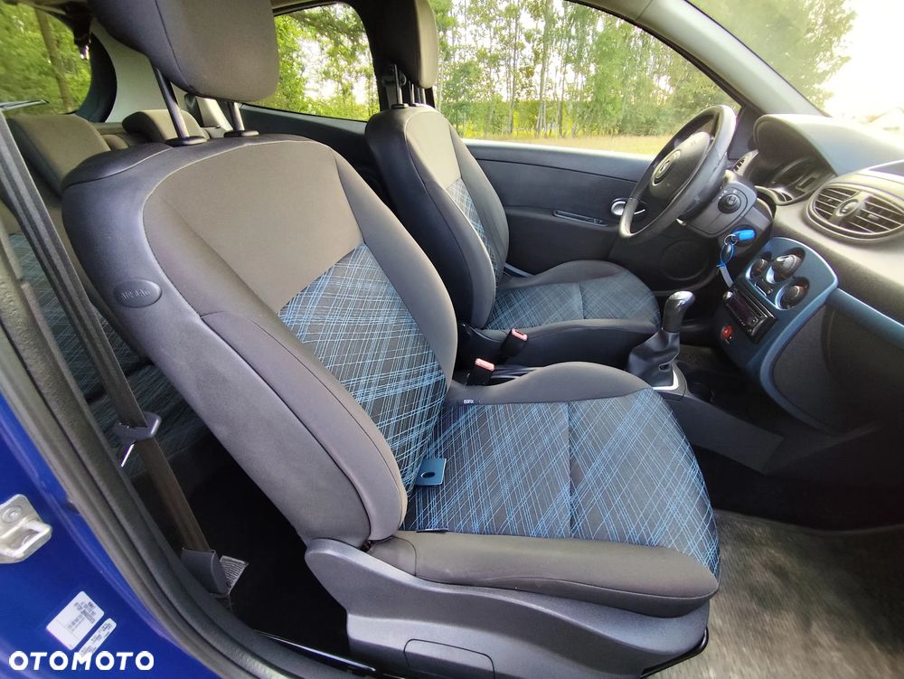Renault Clio 1.2 16V Emotion - 12