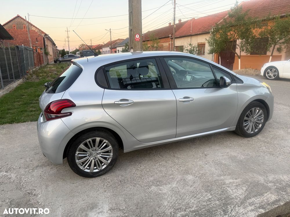 Peugeot 208 82 PureTech Style - 4