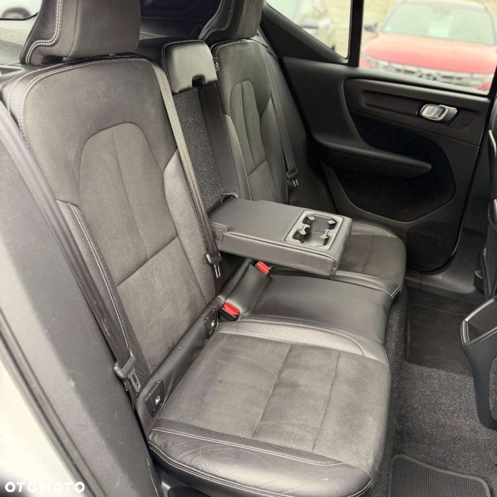 Volvo XC 40 D4 AWD R-Design (Intro Edition) - 36