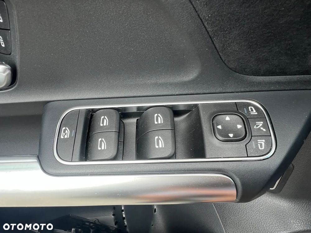Mercedes-Benz GLA - 16