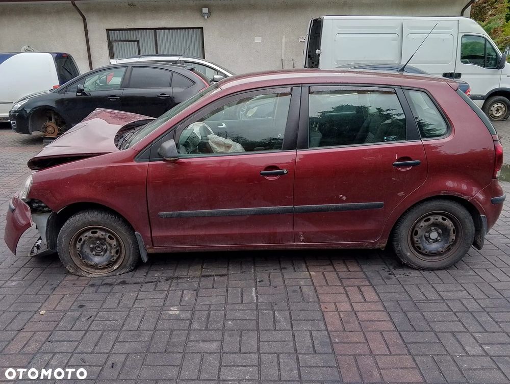 Volkswagen Polo 9N3 FL (05-09.) 1.2 B 59KM. Silnik BBM Skrzynia JHN/LVC  lakier LC3R.Cały na części. GWARANCJA !!! Przód Tył Zestaw Komplet Drzwi Klapa Zderzak Błotnik Maska Grill Atrapa Szyba Pas Lampa Lusterko Boczki Fotel Kanapa Kokpit Deska Rozdzielcza Przełącznik Włącznik Sterownik Przewody Wiązka Instalacja Moduł Komputer Czujnik Listwa Pompa Alternator Wtryski Głowica Rozrusznik Kompresor Sprzęgło Dwumas Silnik Skrzynia ABS Klimatyzacji Paliwa Wspomagania Kolektor Turbina Przepustnica Zawór Chłodnica Koło Hak Belka Sanki Zawieszenie Mcpherson Półoś Amortyzator Wydech Tłumik Zacisk Most - 3