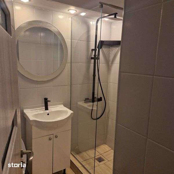 Inchiriez ap2 camere decomandate, ultracentral Craiova, bl Patria, et2 — fotografia 3