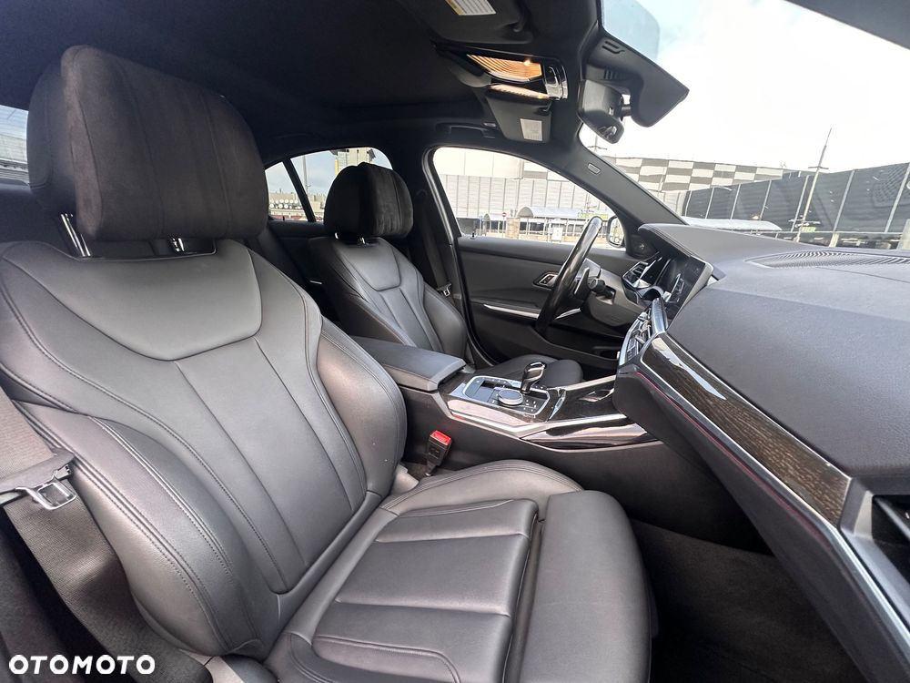 BMW Seria 3 330i xDrive M Sport - 22