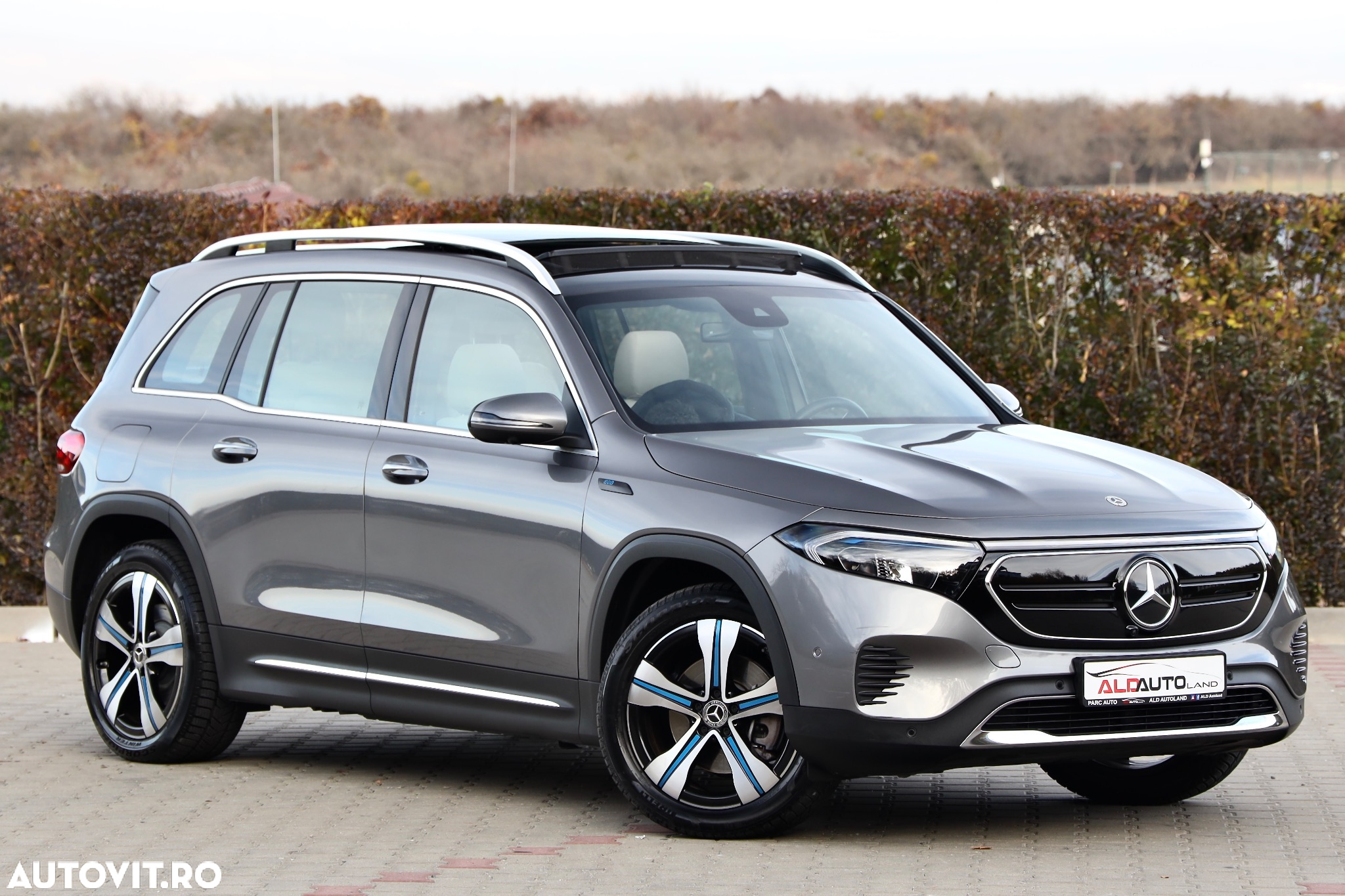 Mercedes-Benz EQB 300 4MATIC - 4