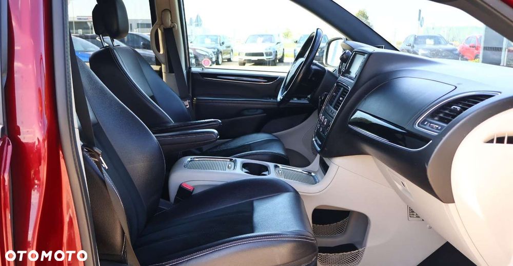 Dodge Grand Caravan - 19