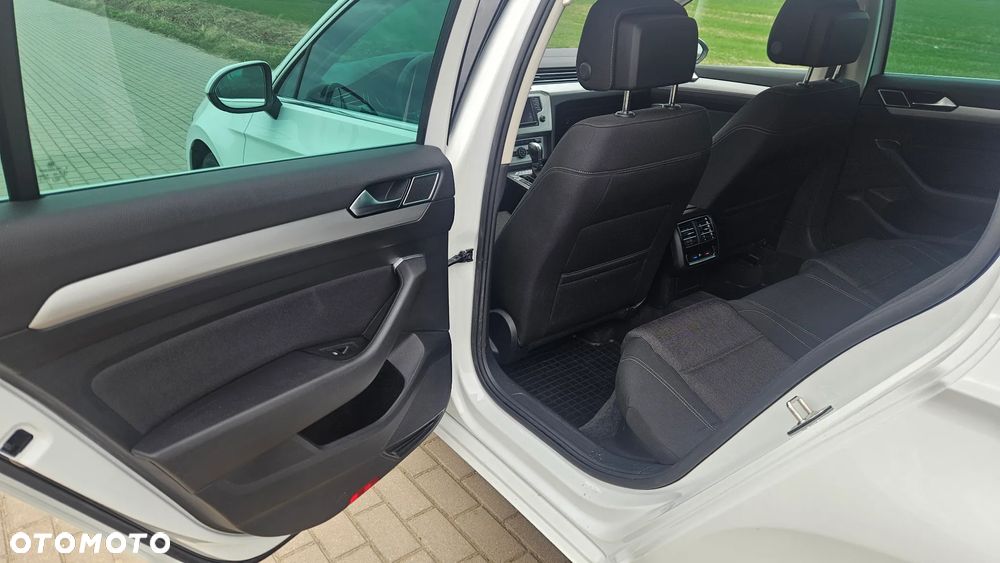 Volkswagen Passat - 14
