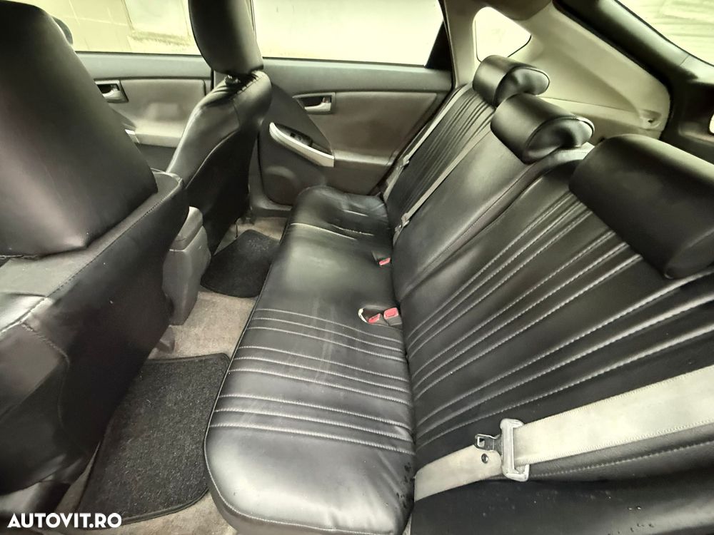 Toyota Prius (Hybrid) Sol - 9