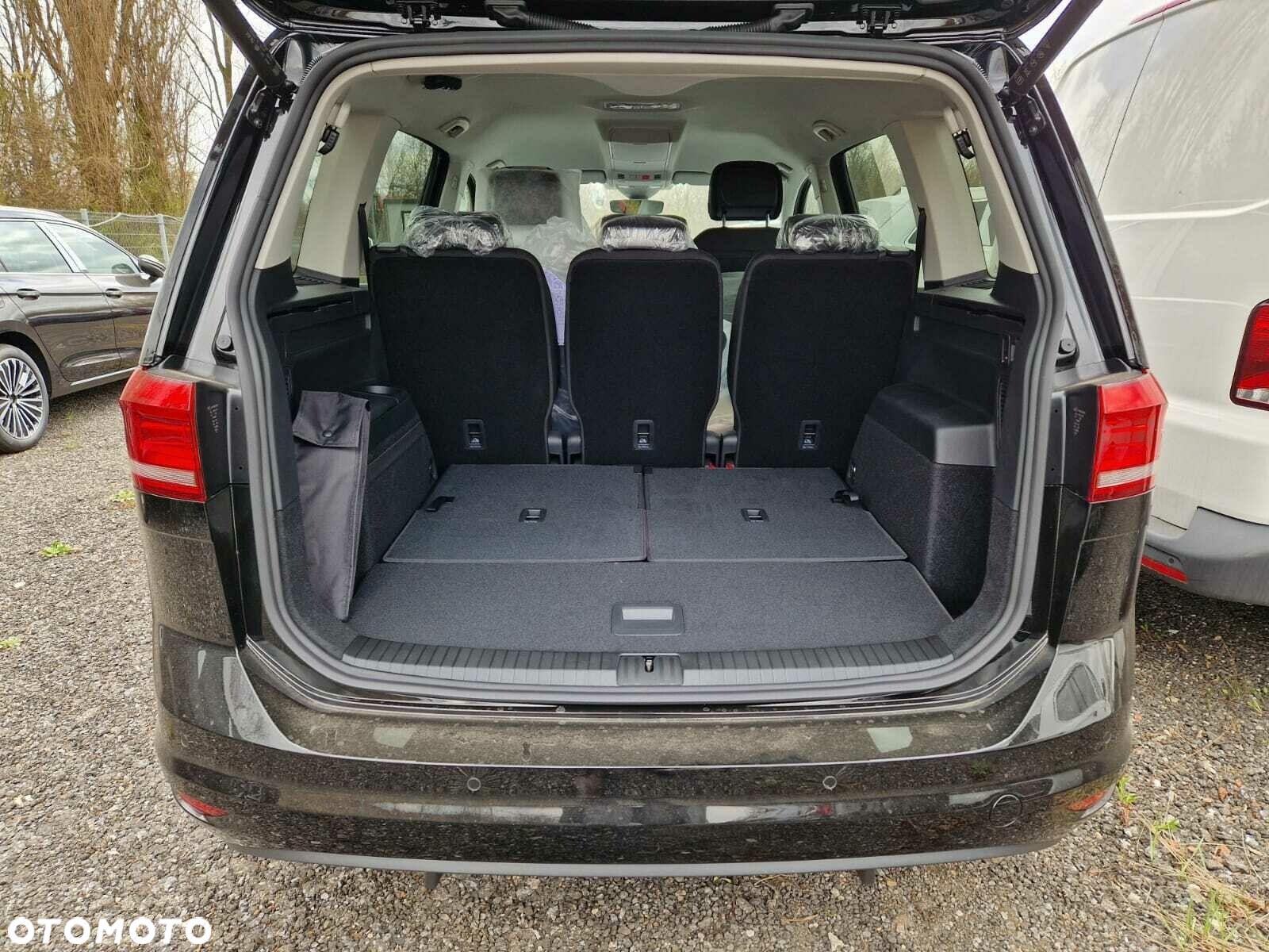 Volkswagen Touran - 9