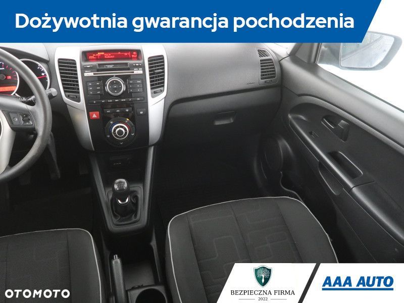 Kia Venga - 10