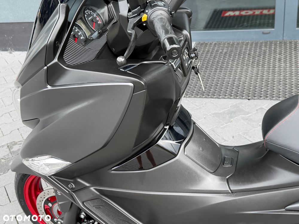 Suzuki Burgman - 37