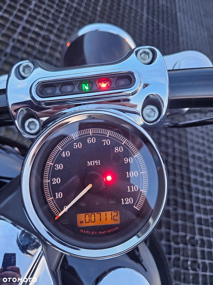 Harley-Davidson Softail Breakout - 11
