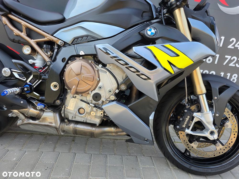 BMW S - 32