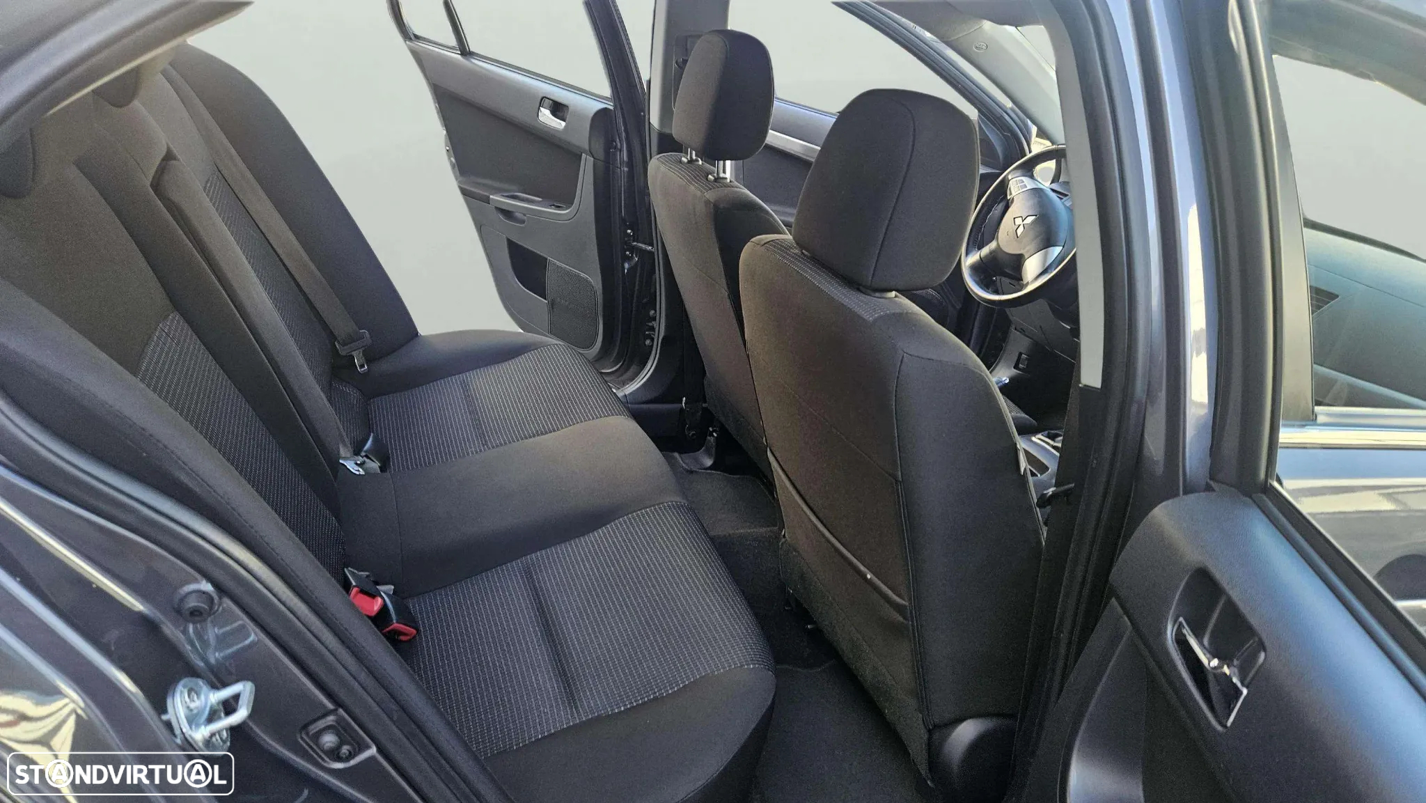 Mitsubishi Lancer 1.5 Invite - 13