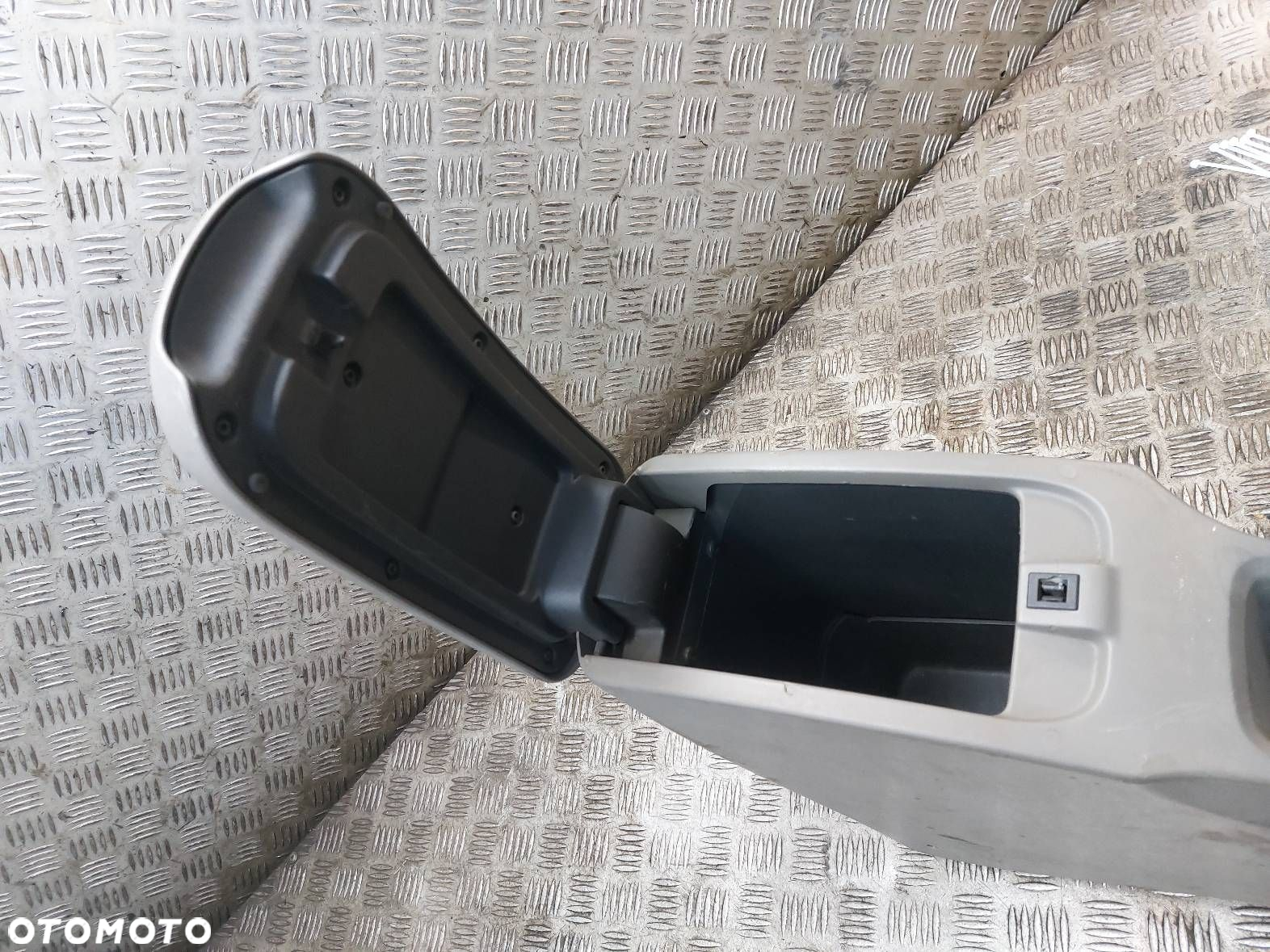 TUNEL ŚRODKOWY PODŁOKIETNIK KANGOO II EUROPA - 3