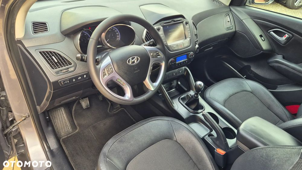 Hyundai ix35 1.7 CRDi 2WD blue Finale Gold - 18