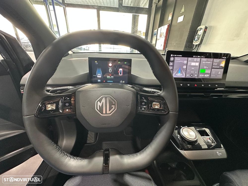 MG MG4 64 kWh Luxury - 44