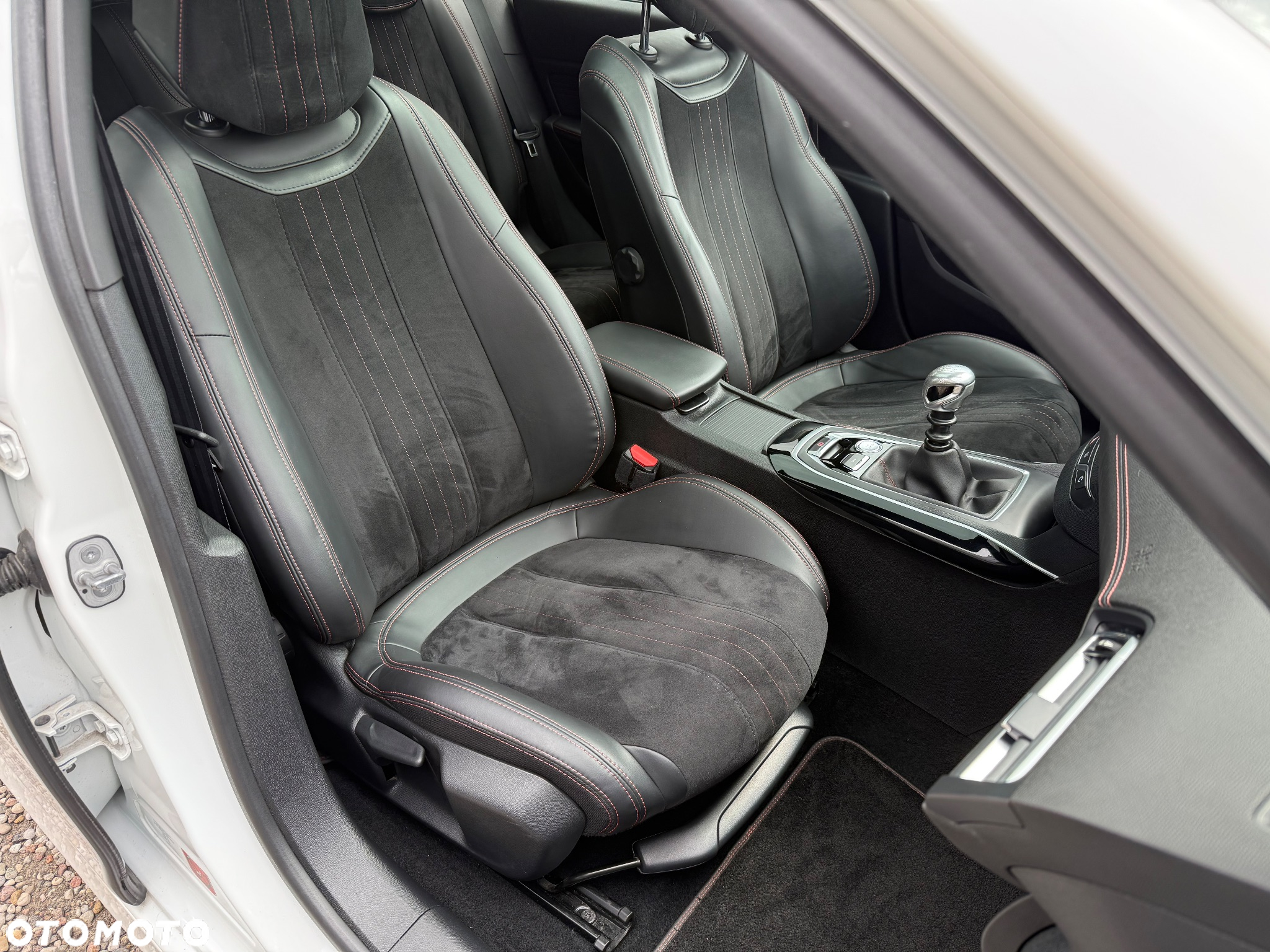 Peugeot 308 1.6 e-THP GT S&S - 29