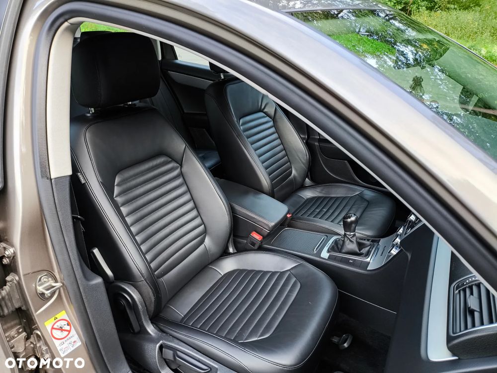 Volkswagen Passat 2.0 TDI DPF BlueMotion Technology Trendline - 25