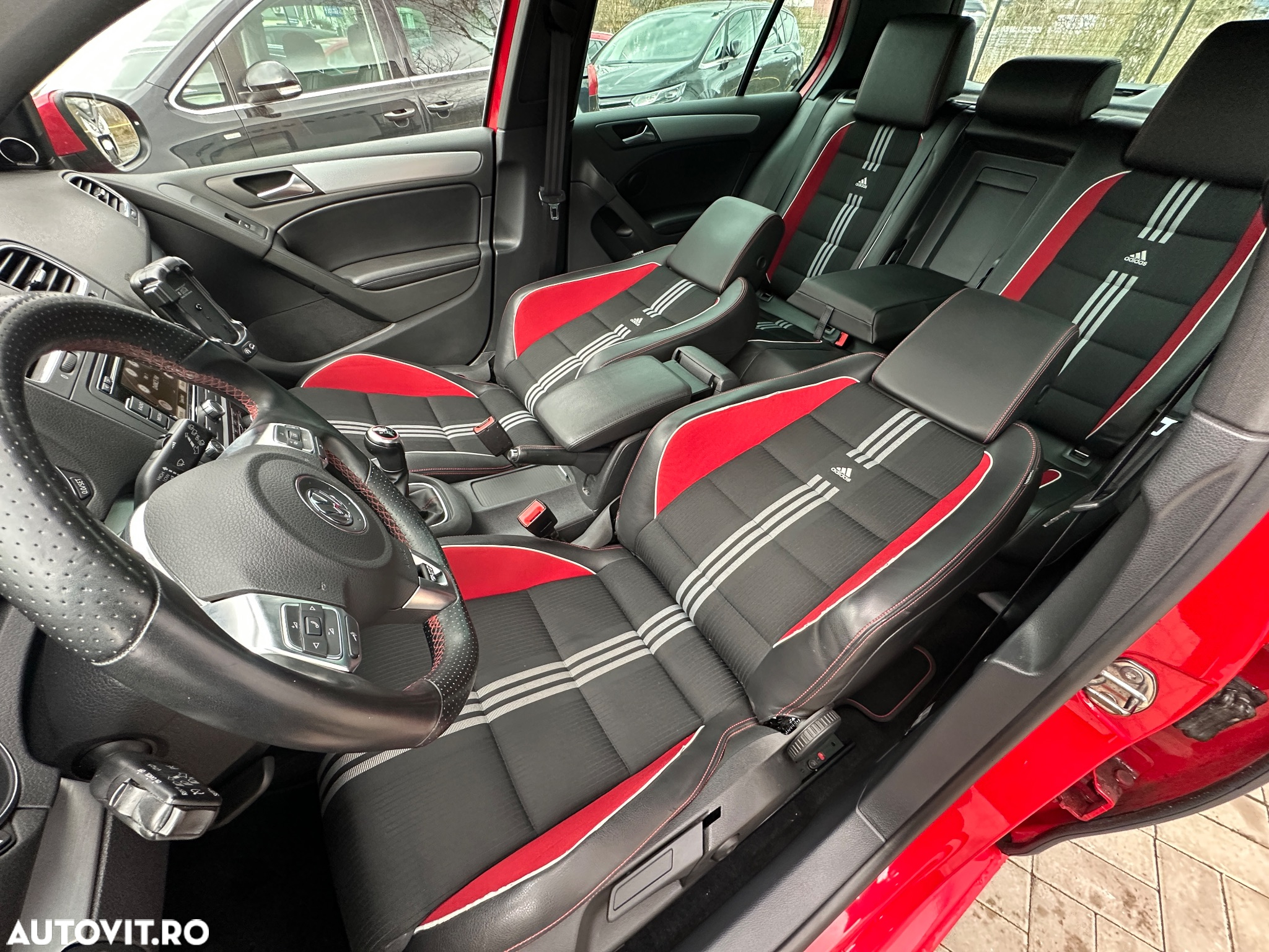 Volkswagen Golf 2.0 GTI adidas - 23