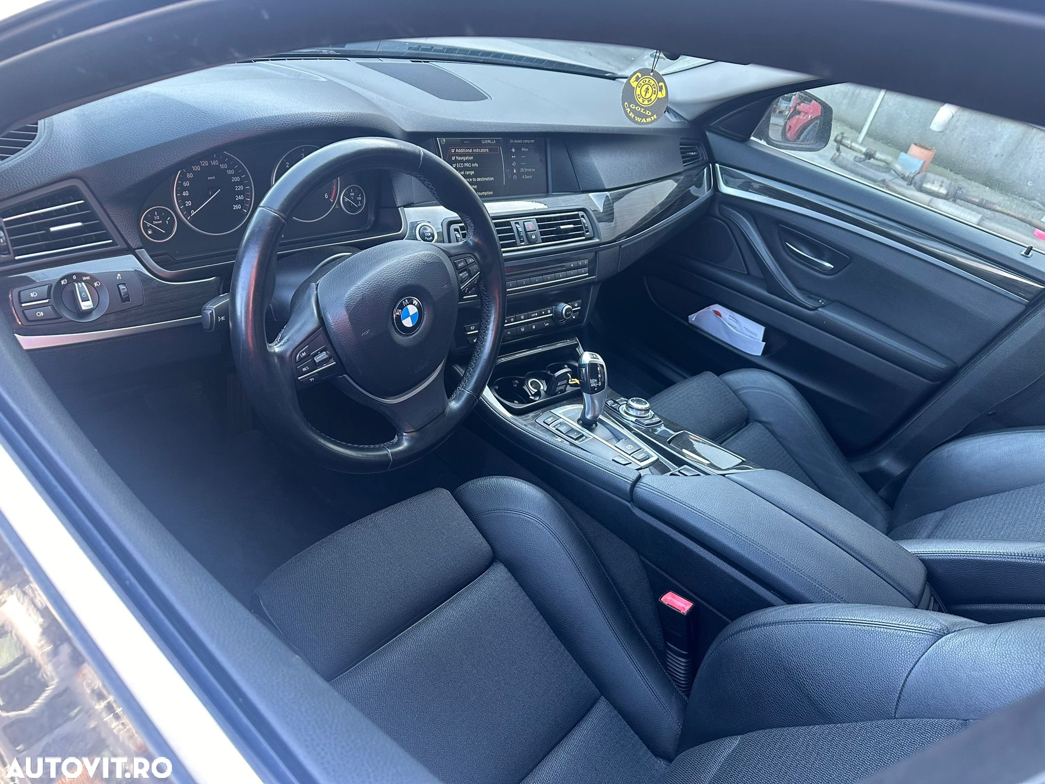 BMW Seria 5 520d Sport-Aut. BluePerformance - 2