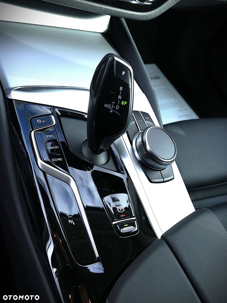 BMW Seria 5 520d xDrive mHEV - 27