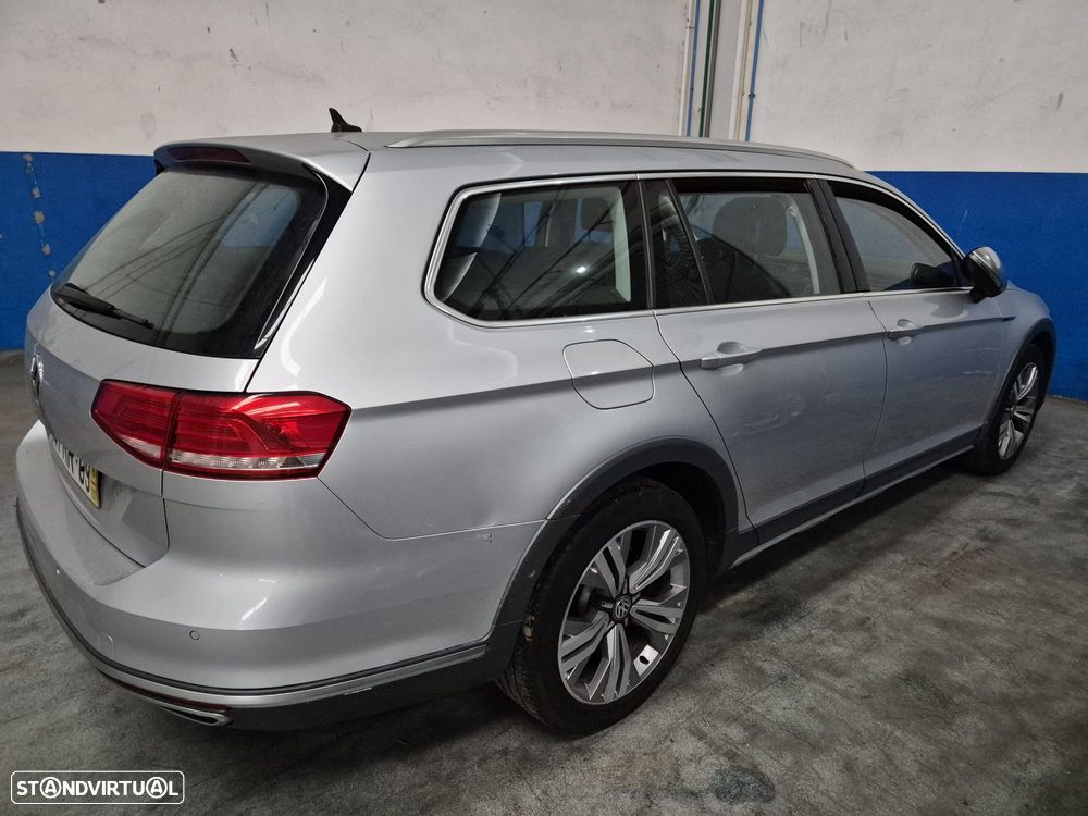 VW Passat Variant 2.0 TDI R-Line DSG 4Motion - 8