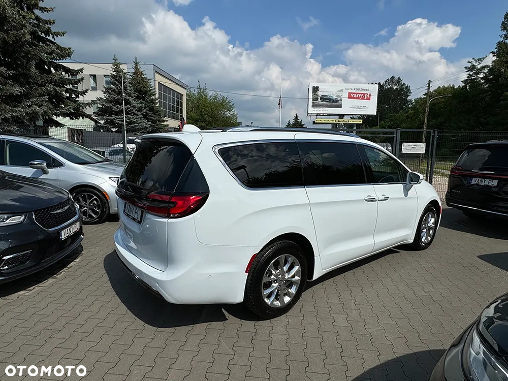 Chrysler Pacifica - 4