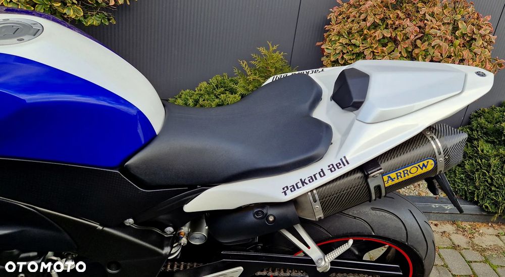 Yamaha R1 - 30