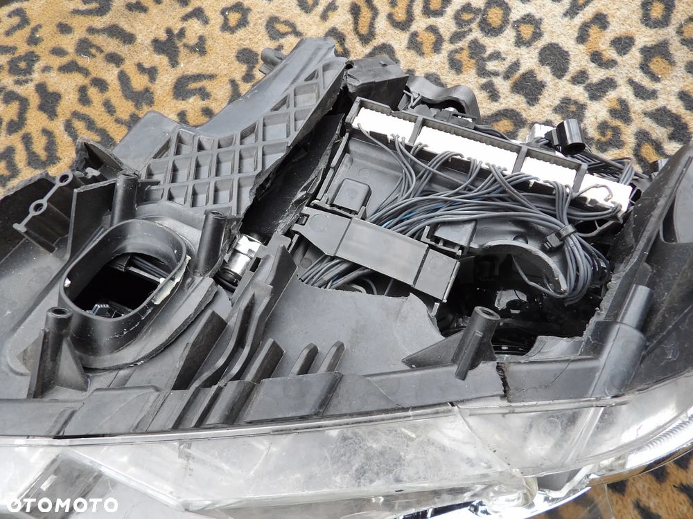 BMW - F10 - XENON - LIFT - SKRĘTNA - PRAWA LAMPA PRZEDNIA - ROZBITE SZKŁO - EUROPA - 7378518 - 6