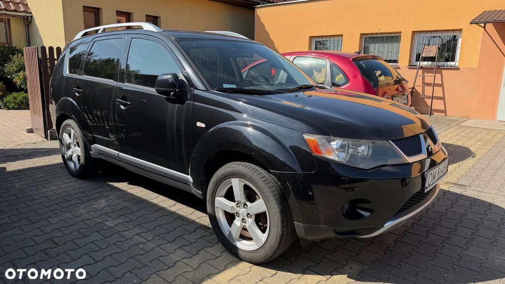 Mitsubishi Outlander - 2