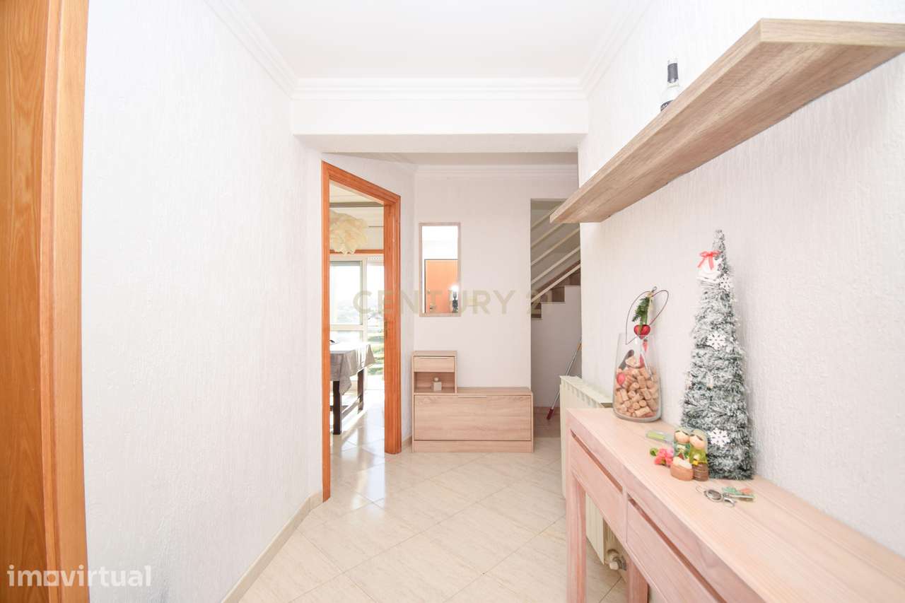 Duplex T4 para Arrendamento na Cavaleira | 2 Lugares de Estacionament - Grande imagem: 5/31